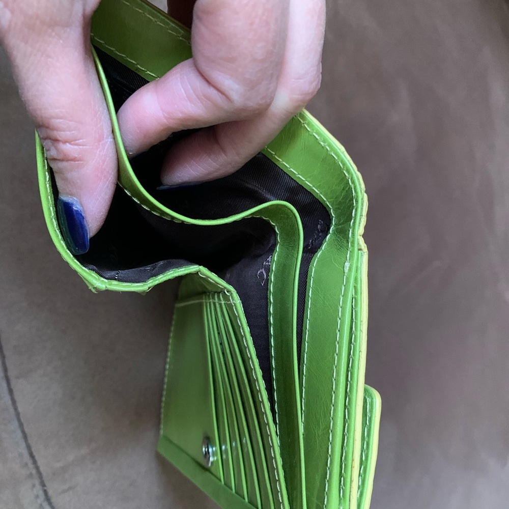 Kenneth Cole Wallet - Picture 5 of 7